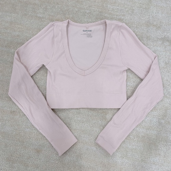 Sonia seamless long sleeve top- Garage size small - Picture 1 of 3